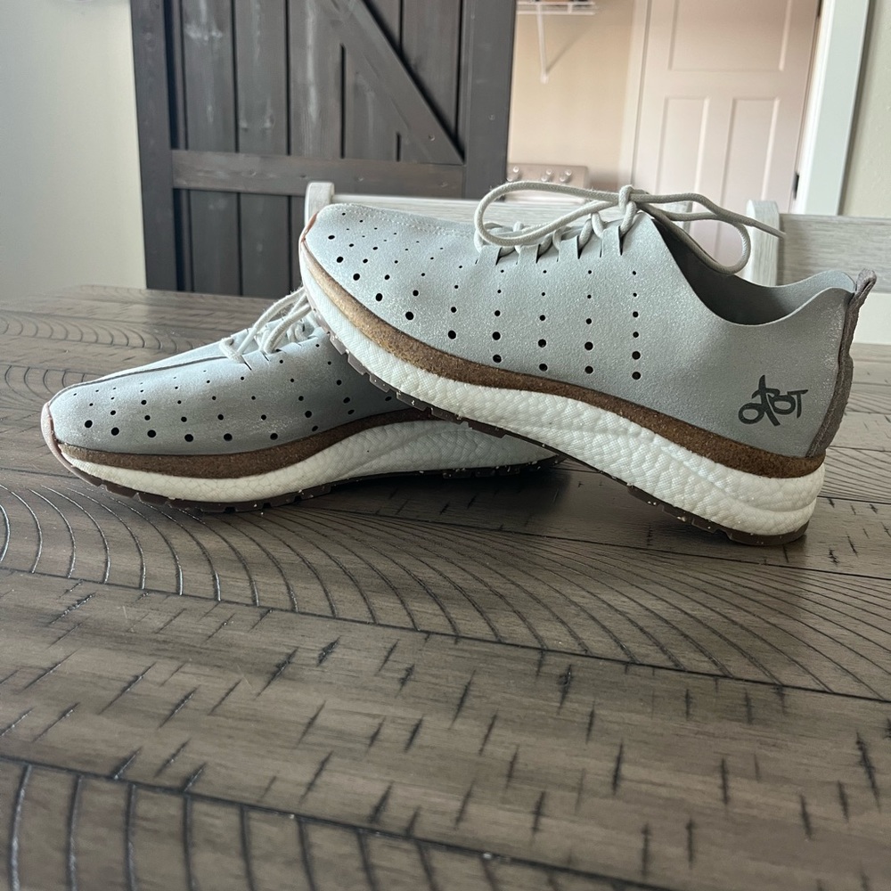 OTBT Women’s Silver Sneakers